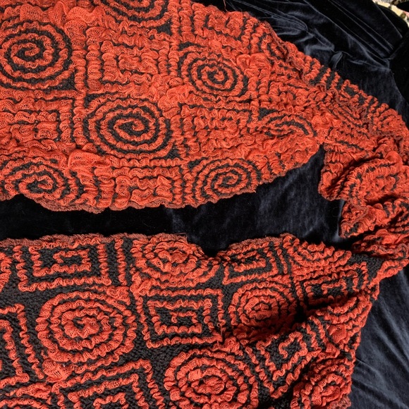 Red and black polyester fashion scarf - Picture 2 of 3